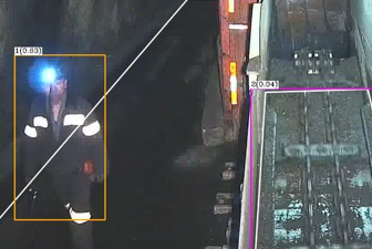礦山采煤機運行時人員入侵預警