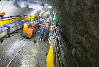 礦山行車不行人識別